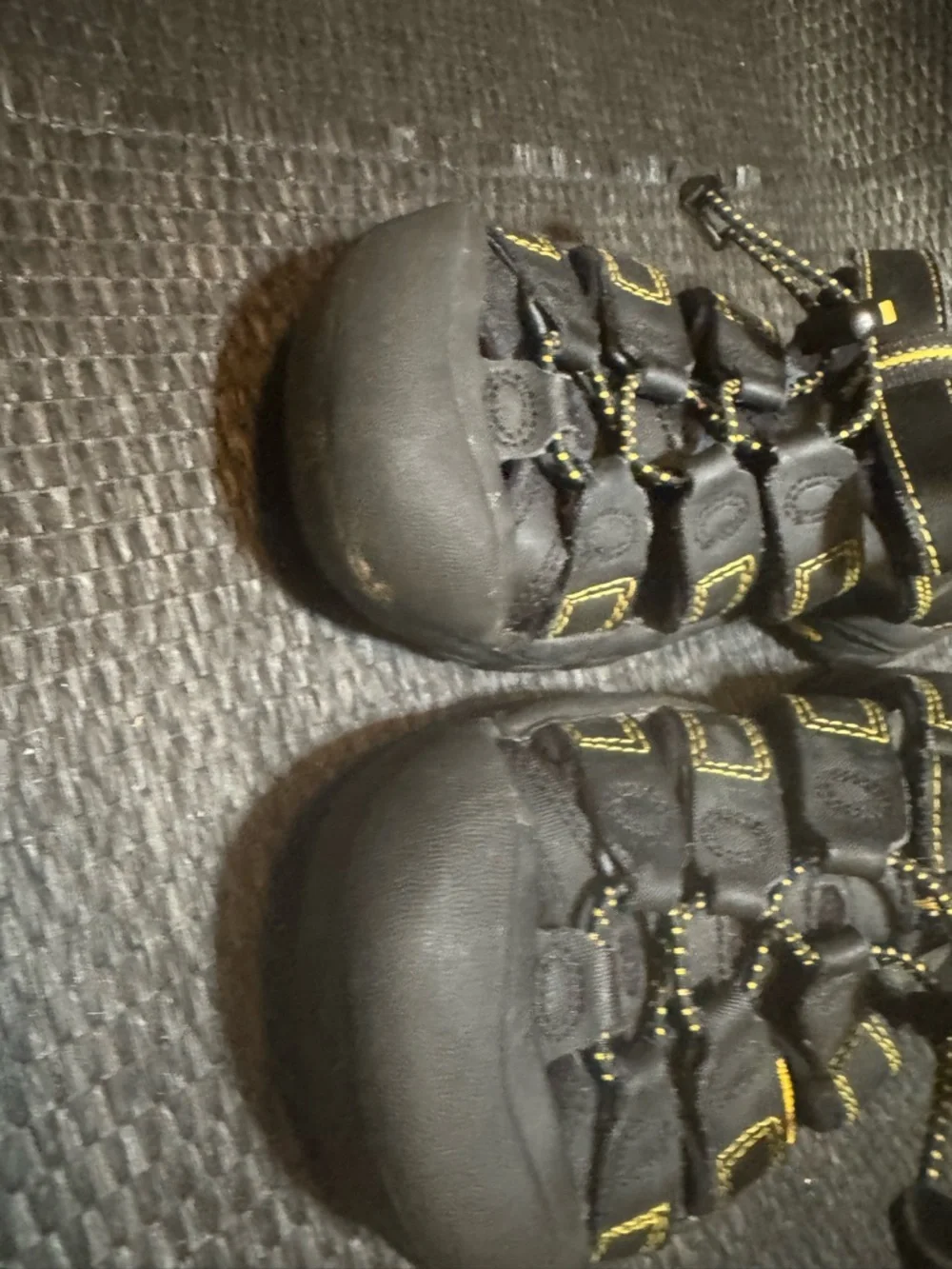 Keen sturdy closed